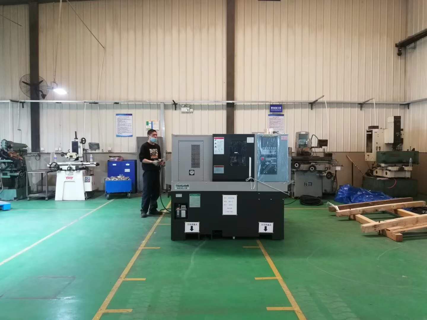 刀(dāo)塔移動式CNC精(jing)密加工自動(dòng)車床